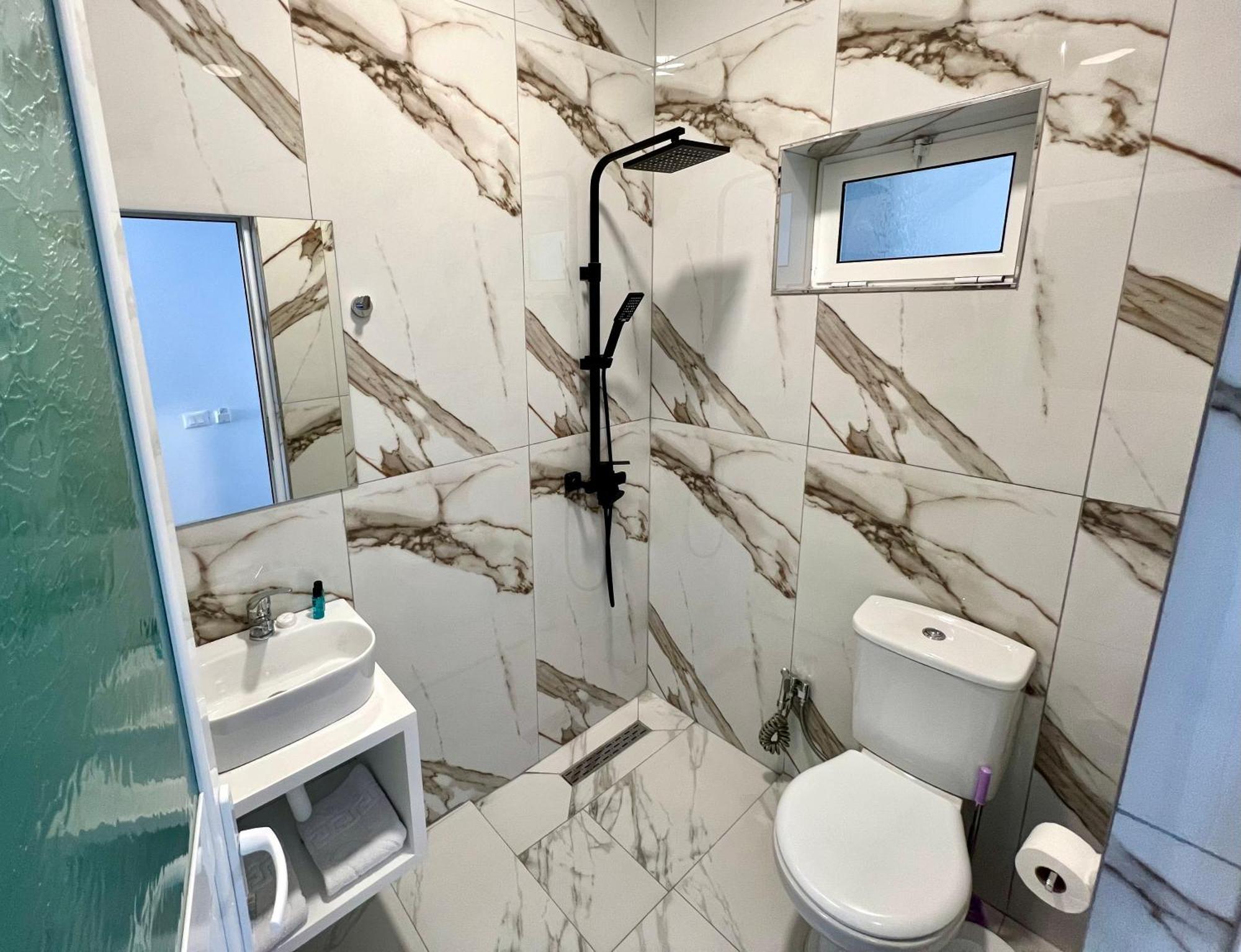 Redi'S Seaview Apartments Saranda Kültér fotó